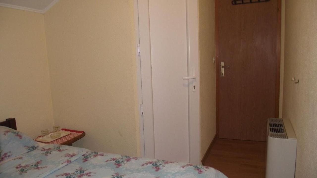 Pansion Laktasi Hostel Ngoại thất bức ảnh