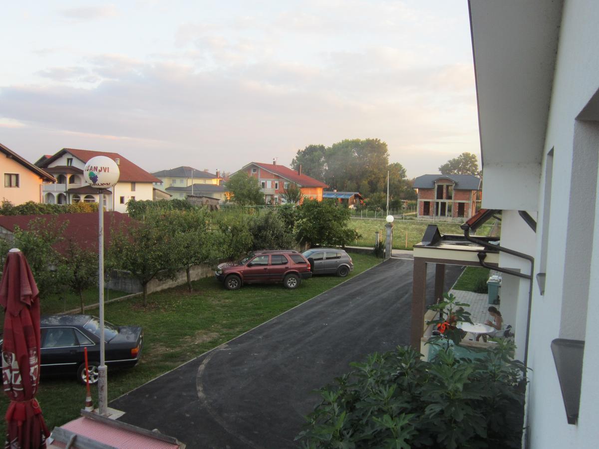 Pansion Laktasi Hostel Ngoại thất bức ảnh