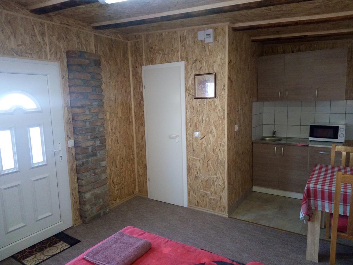 Pansion Laktasi Hostel Ngoại thất bức ảnh