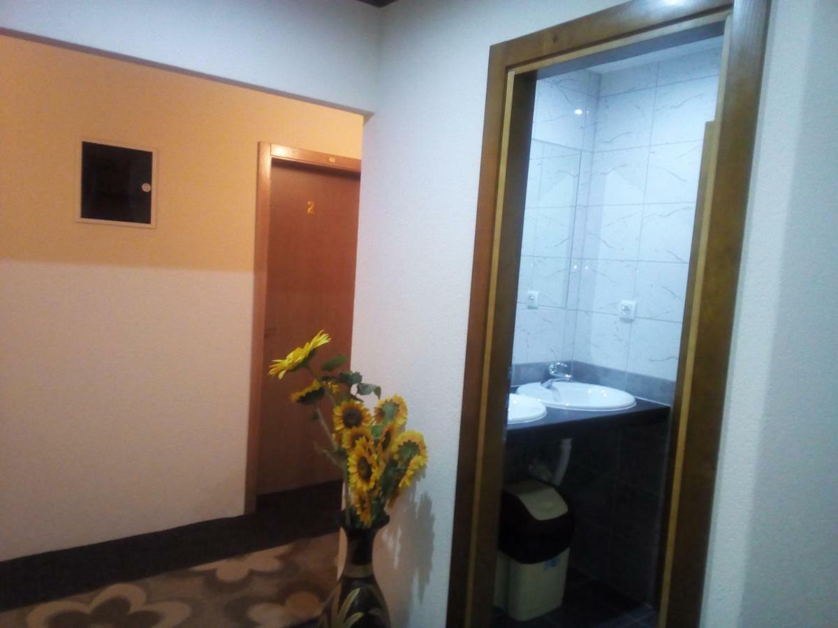 Pansion Laktasi Hostel Ngoại thất bức ảnh